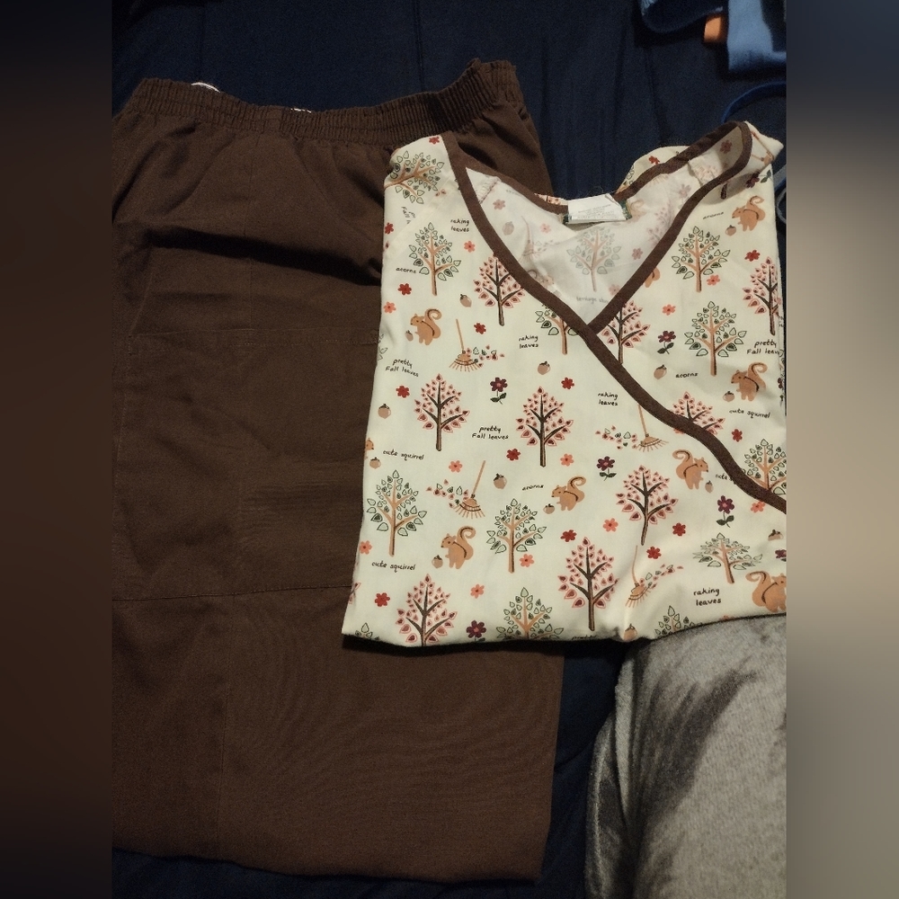 Scrub set
